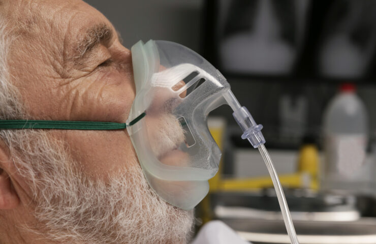 old-man-with-respirator-hospital-bed (2)